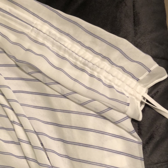 Light and flowwy striped blouse - Picture 4 of 6